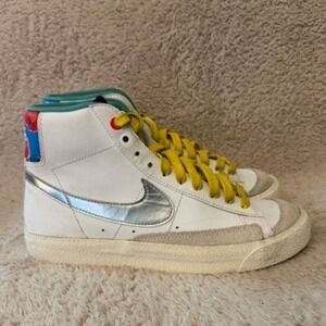 Nike Blazer Mid 77 Kids White Metallic Silver Floral Shoes DQ7773-100 Size 5.5Y